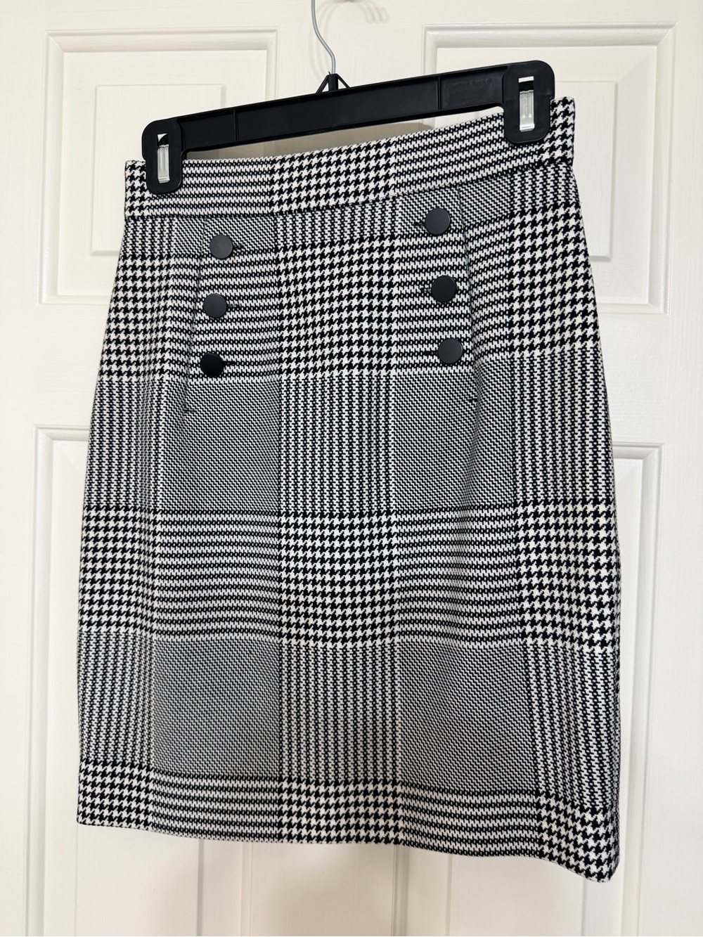 H&M Black and White Glen Plaid Button-Accent Pencil Skirt